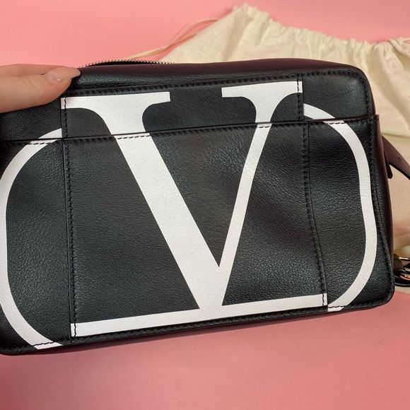 ❌SOLD❌ Valentino Bum Bag LIKE NEW! - Picture 10 of 14
